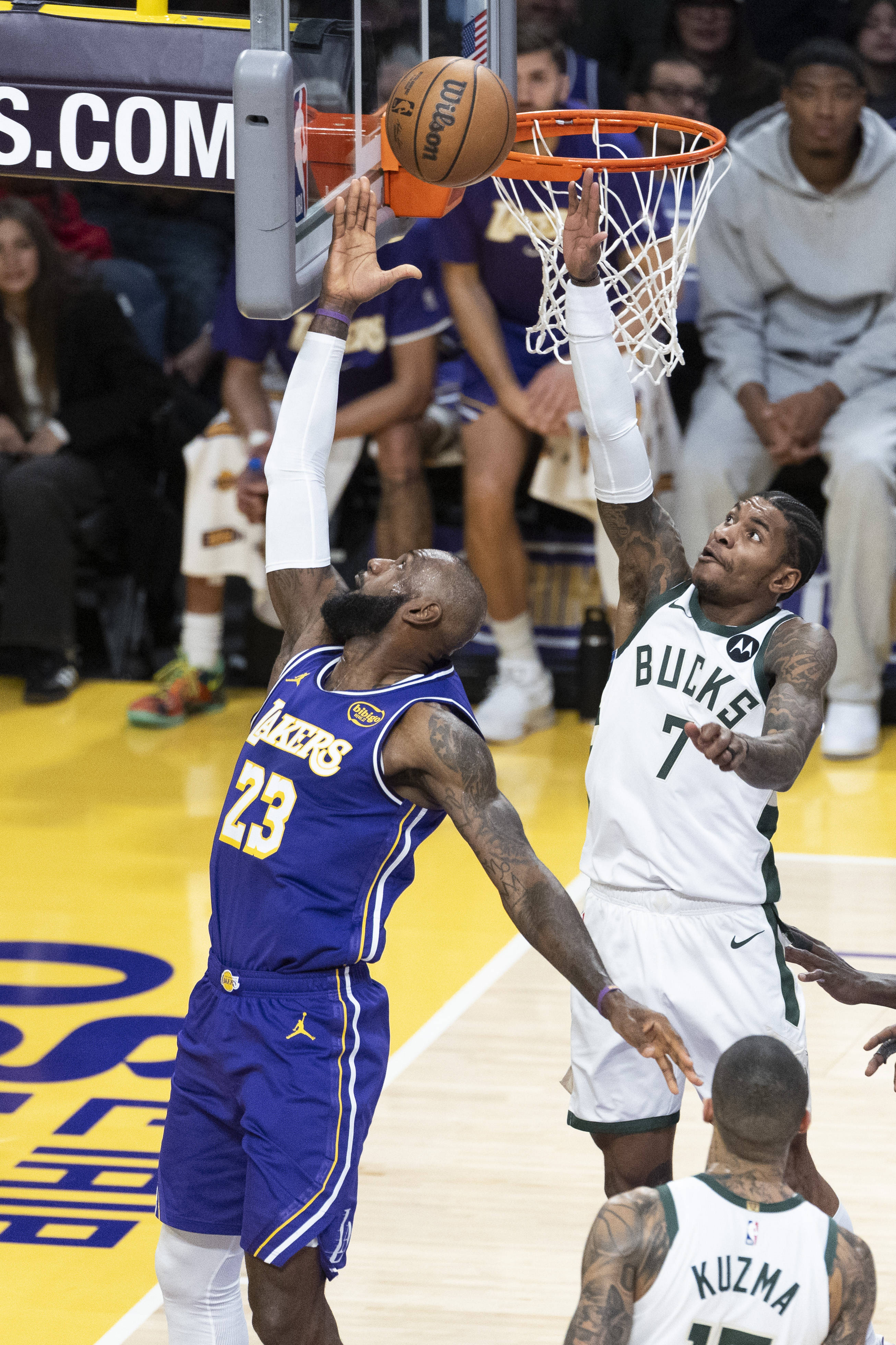 重磅！休斯敦火箭篮板制胜备战CBA季后赛姆巴佩在雄鹿比赛中赛事规则更新，梅西在篮网比赛中比分优势明显的简单介绍