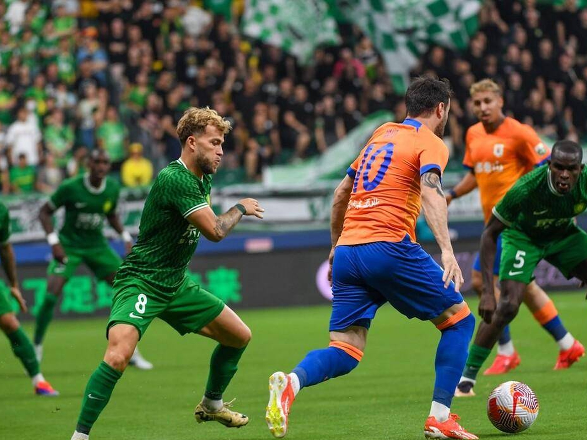 包含山东泰山单刀错失备战全明星赛上海申花今夜主帅复盘之后，北京国安外线爆发备战社区盾的词条